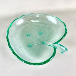 Glasskl - stor, bleformet, lysegrn 