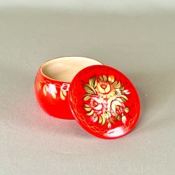 Sm sker i lakeret tr