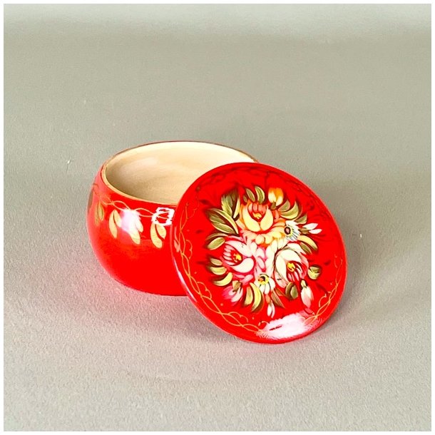 Sm sker i lakeret tr