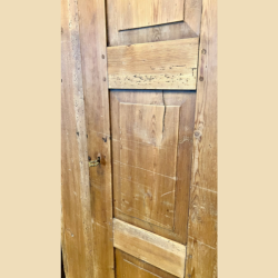 Gammelt afsyret skab SOLGT