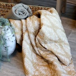 Aix Quilt m/tropisk blomstermnster, beige (130x180)