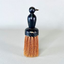 Antik kldesbrste med lille fugl