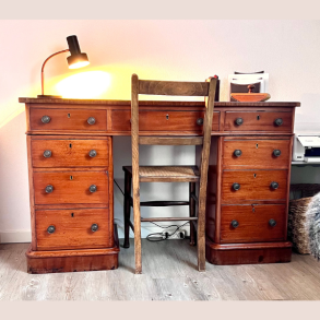 Victoriansk skrivebord med runde hj�rner (engelsk)