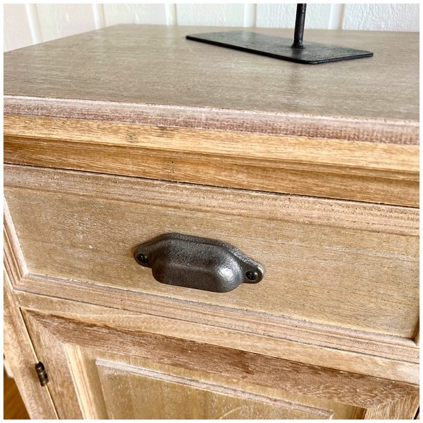 Sknk med skuffer, kurve og skabe