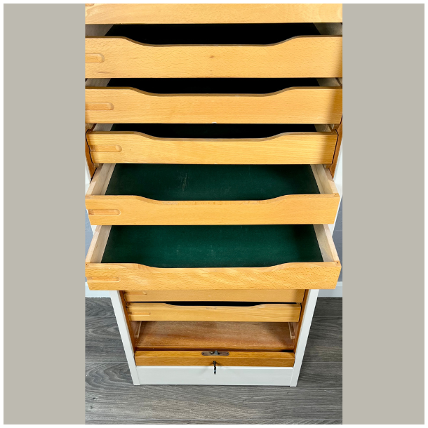 Arkivskab med jalousilge - SOLGT 