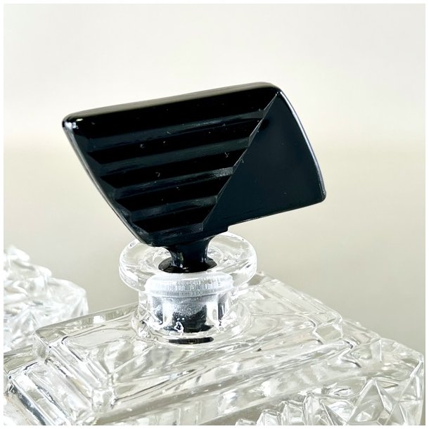 Vintage Art Deco parfume flacon 