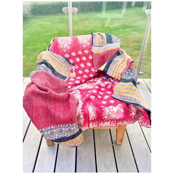 Sari Kantha vintage tppe - rd/sort/gul (140x200)