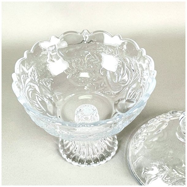 Bonbonniere - med roser, p fod