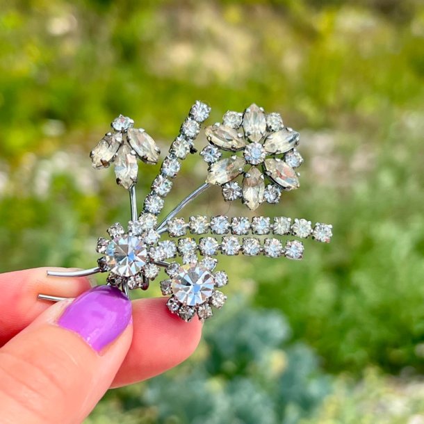Broche - blomst med sm� sten