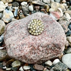 Broche - rund m/sm� sten