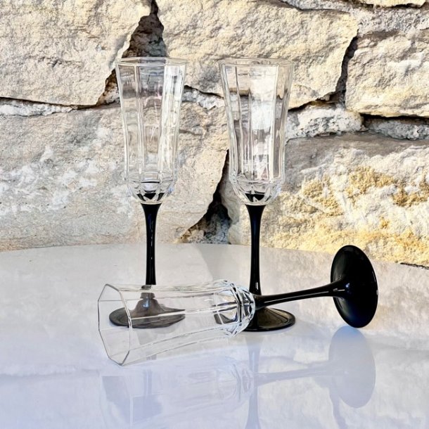 Champagneglas - ottekantede med sort fod
