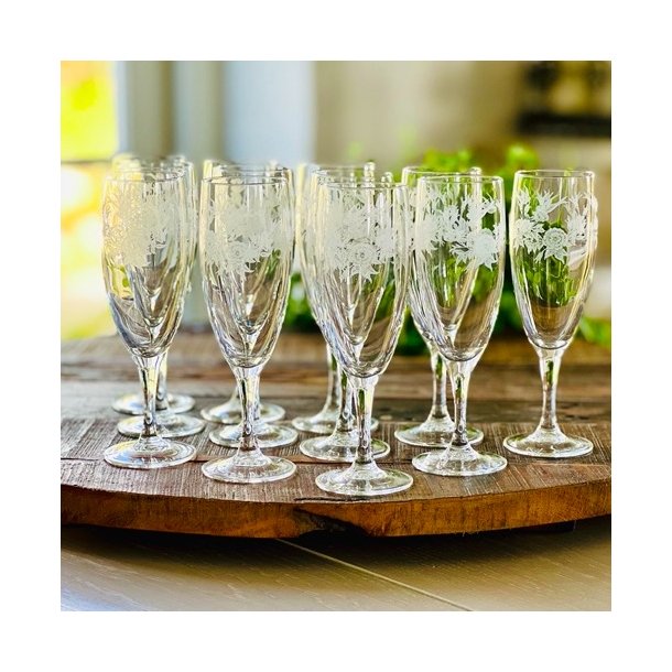 Champagneglas med blomster og fugle