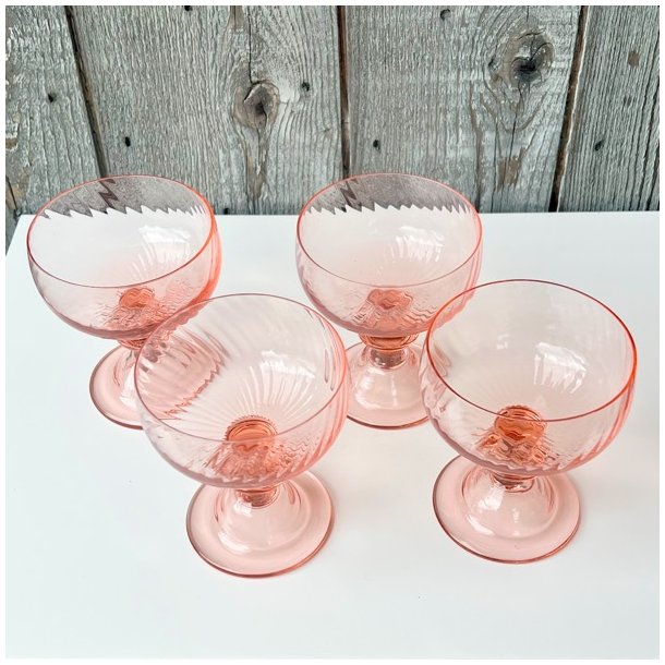 Dessertglas (st a' 4 stk) - lyserd med swirl