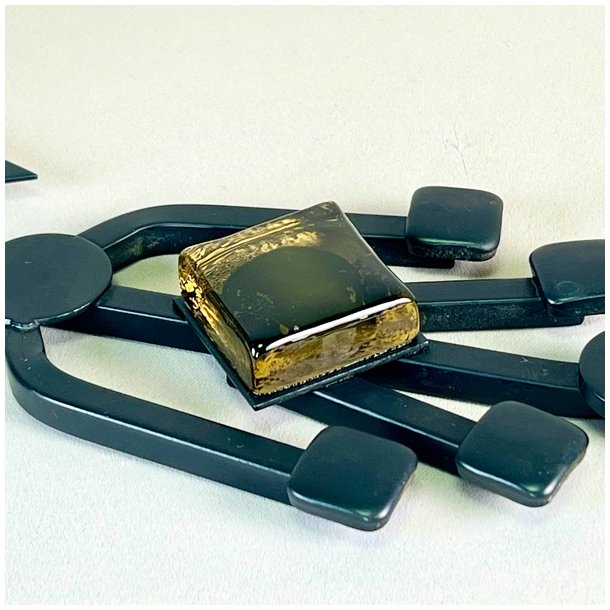 Dantoft vgdekoration - smedejern med gyldent glas