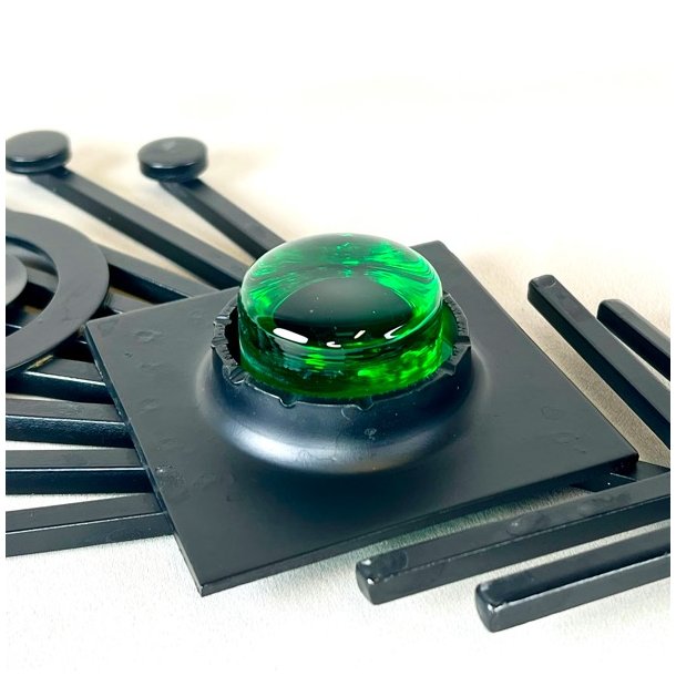 Dantoft vgdekoration - smedejern med grnt glas