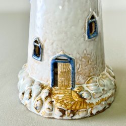 Stort fyrtrn i keramik 