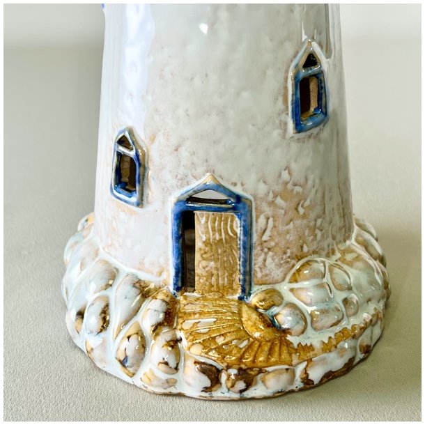 Stort fyrtrn i keramik 