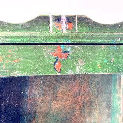 Lille skab - m�rkegr�nt m/blomster
