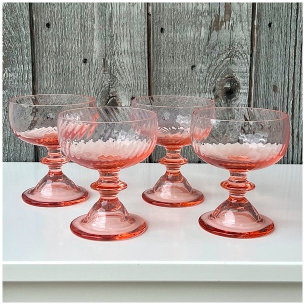 Dessertglas (st a' 4 stk) - lyserd med swirl