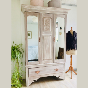 Engelsk kldeskab - SOLGT 