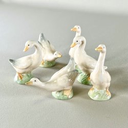 Sm gsefigurer i porceln