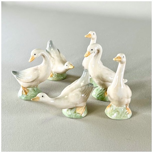 Sm gsefigurer i porceln