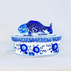 Fisketerrin med fisk p toppen 