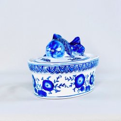 Fisketerrin med fisk p toppen 