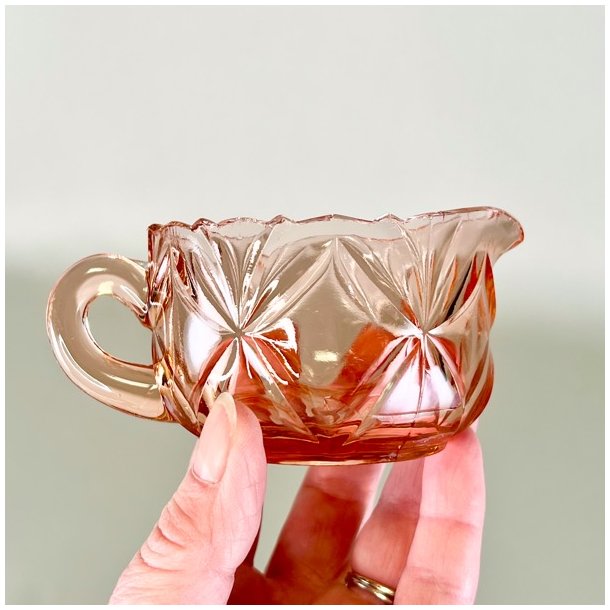 Sukker og flde st - lyserdt glas