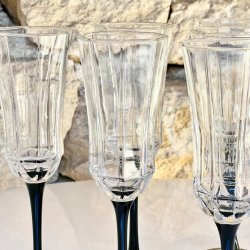 Champagneglas - ottekantede med sort fod