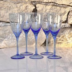 Vinglas - rdvin, azurbl med ciseleringer