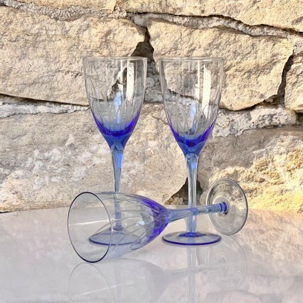 Vinglas - rdvin, azurbl med ciseleringer