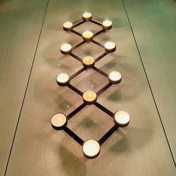 Fyrfadslysestage - saks til 13 lys