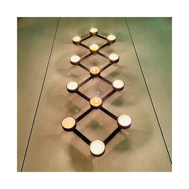 Fyrfadslysestage - saks til 13 lys