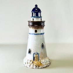 Stort fyrtrn i keramik 
