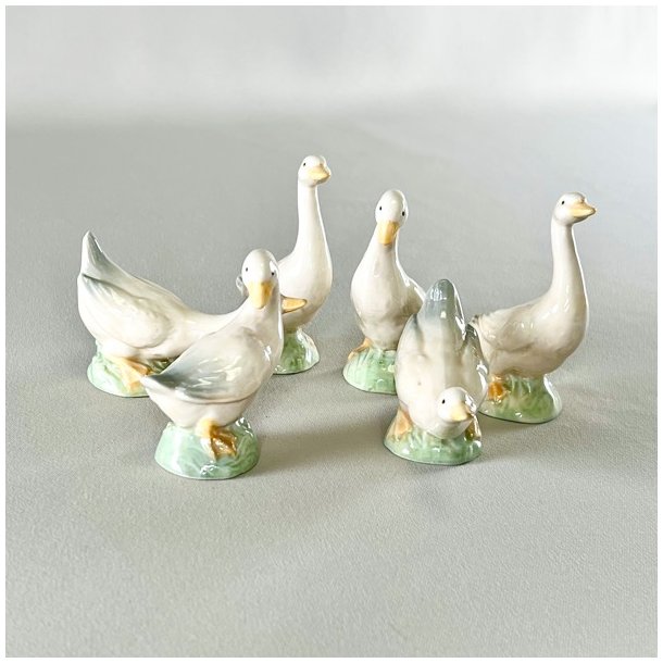 Sm gsefigurer i porceln