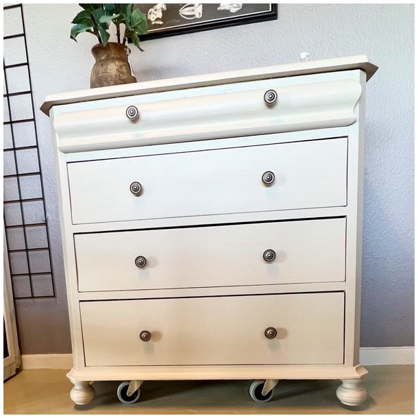 Gl. kommode - sandfarvet, 4 skuffer 