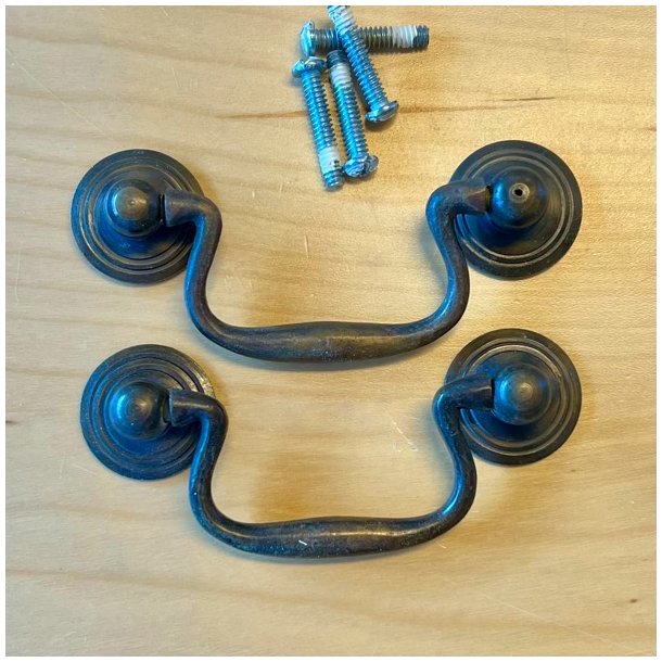 Mbelgreb - patineret messing, hngende skuffegreb (genbrug - 2 stk samlet)