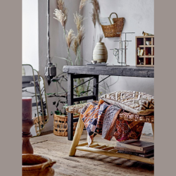 Bakke med rum i genanvendt tr 