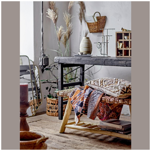 Bakke med rum i genanvendt tr 