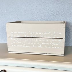 Gl. sodavandskasse - sand m/fransk tekst