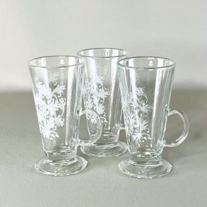 Glaskrus med fine udsmykninger