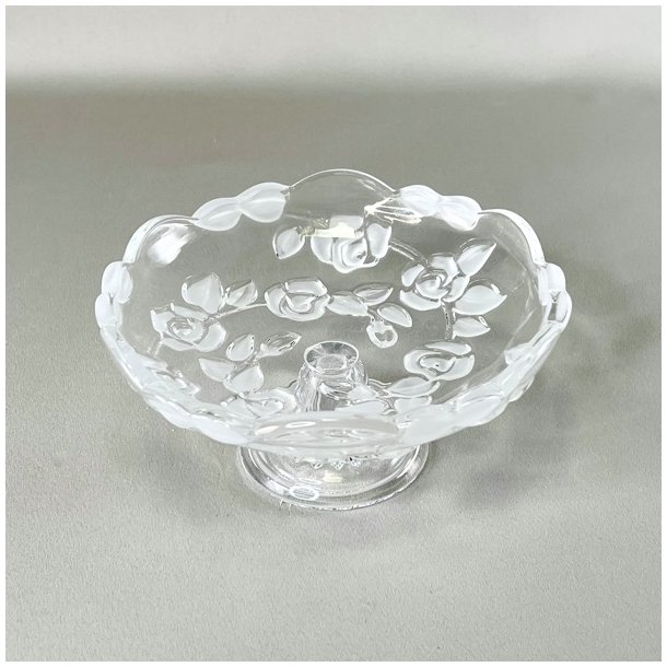 Glasopsats med frostede roser