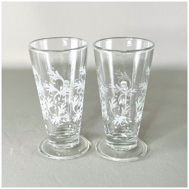 Glaskrus med fine udsmykninger