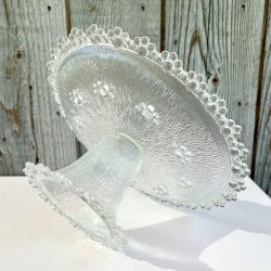 Glasopsats - vintage fransk kagefad m/perlekant