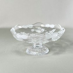 Glasopsats med frostede roser