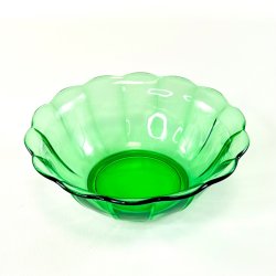 Glassk�l - lysegr�n, b�lgende kant