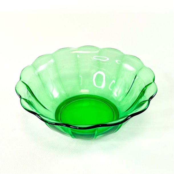 Glassk�l - lysegr�n, b�lgende kant