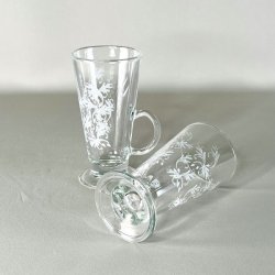 Glaskrus med fine udsmykninger