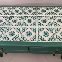 Bord med kakler og skuffer - SOLGT